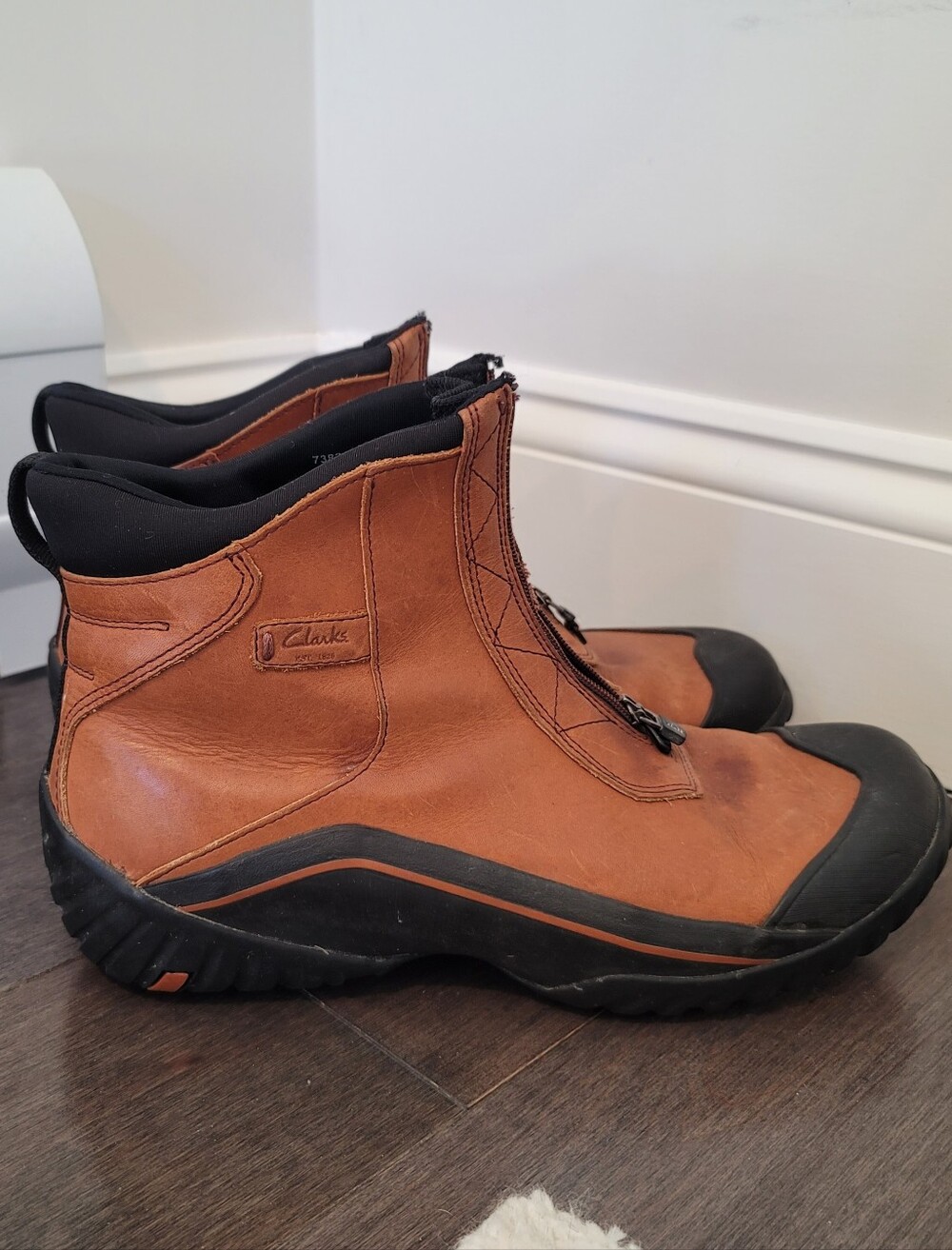 CLARKS Muckers Brown Leather Waterproof Ankle Boots Women's Size 10M